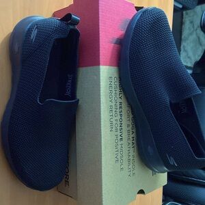 Skechers black GO WALK Joy - Sensational Day New with box womens size 6.5